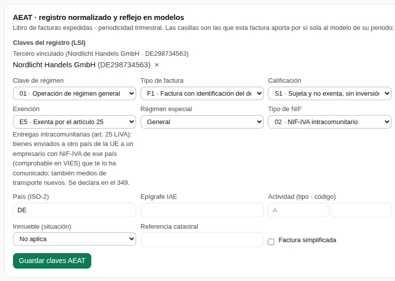 Bloque AEAT de una venta de ejemplo a un cliente alemán: exención E5 elegida, con su explicación en llano debajo del selector, tipo de NIF 02 (NIF-IVA intracomunitario) y país DE.